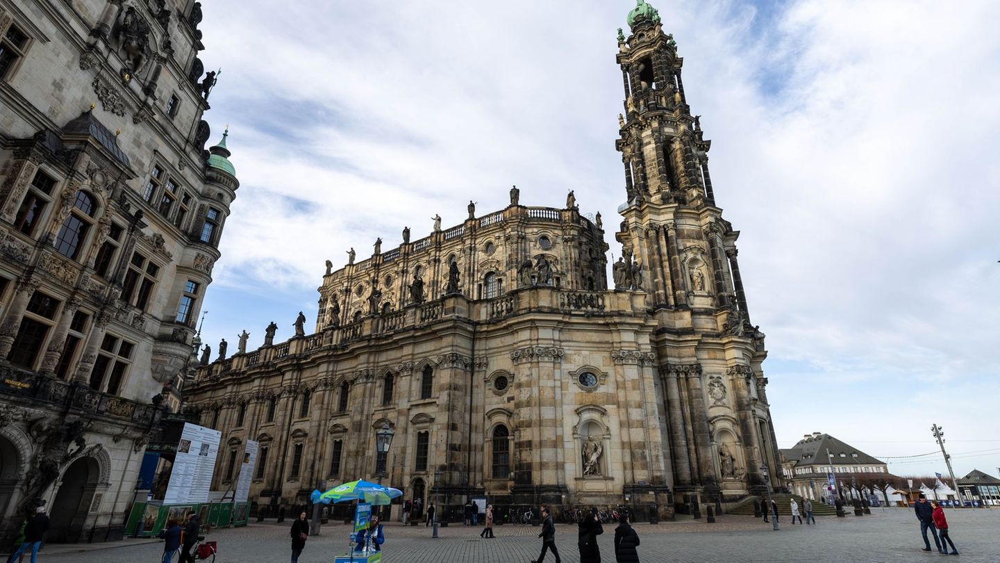 Katholische Kirche: Gedenkgottesdienst für Papst Franziskus in Dresden