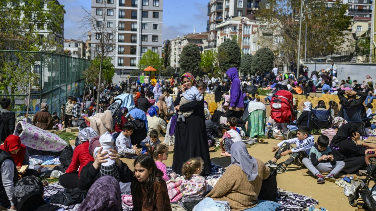 Mehr als 50 Nachbeben in Istanbul nach Erdbeben der Stärke 6,2