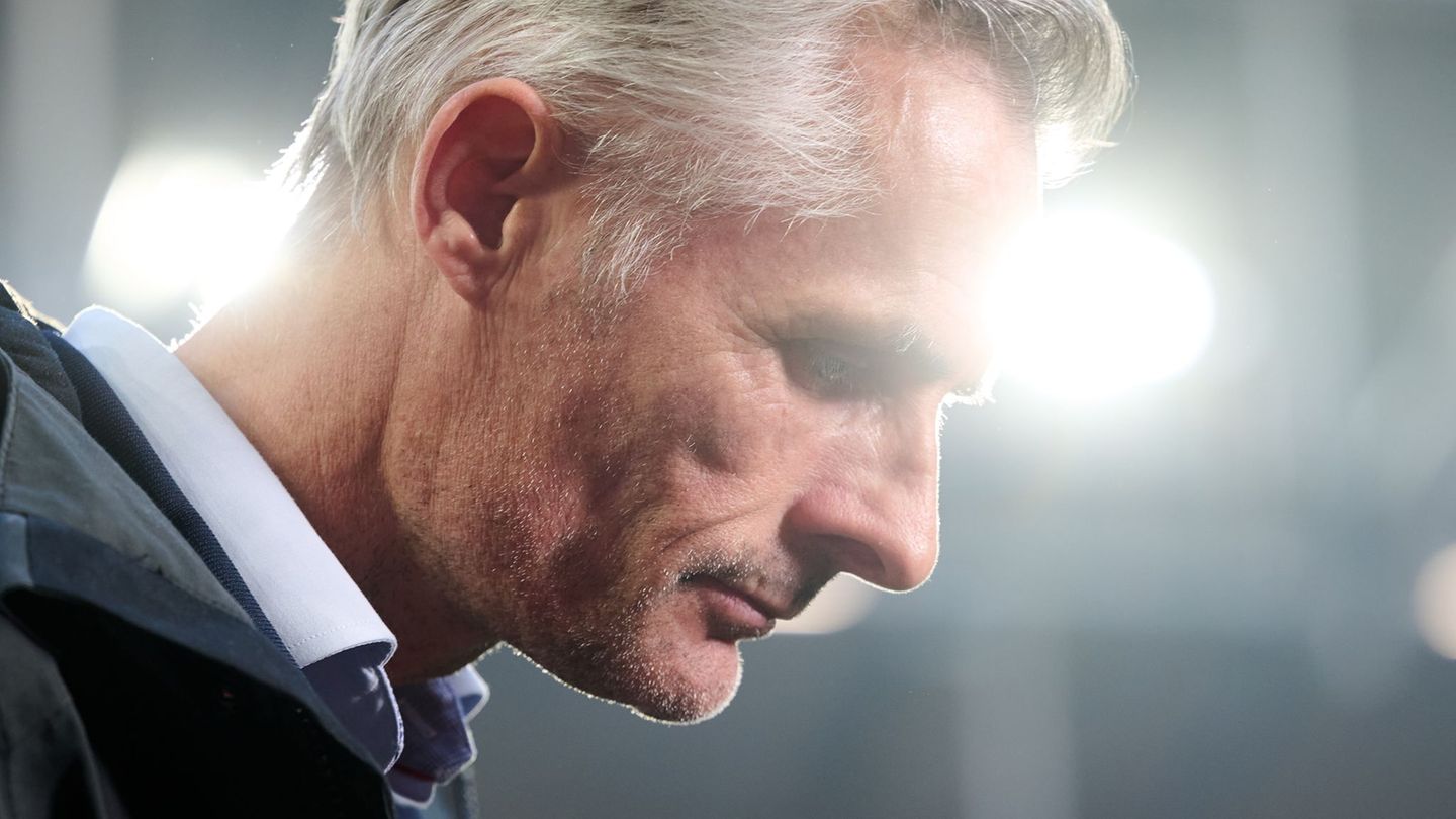 2. Fußball-Bundesliga: Schalke trennt sich von van Wonderen – Mulder selbstkritisch