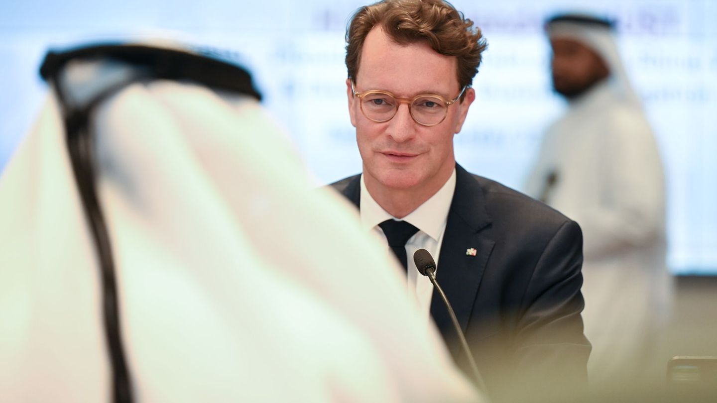 Wasserstoff und KI: Werbetour für Investitionen: NRW-Delegation bereist Katar