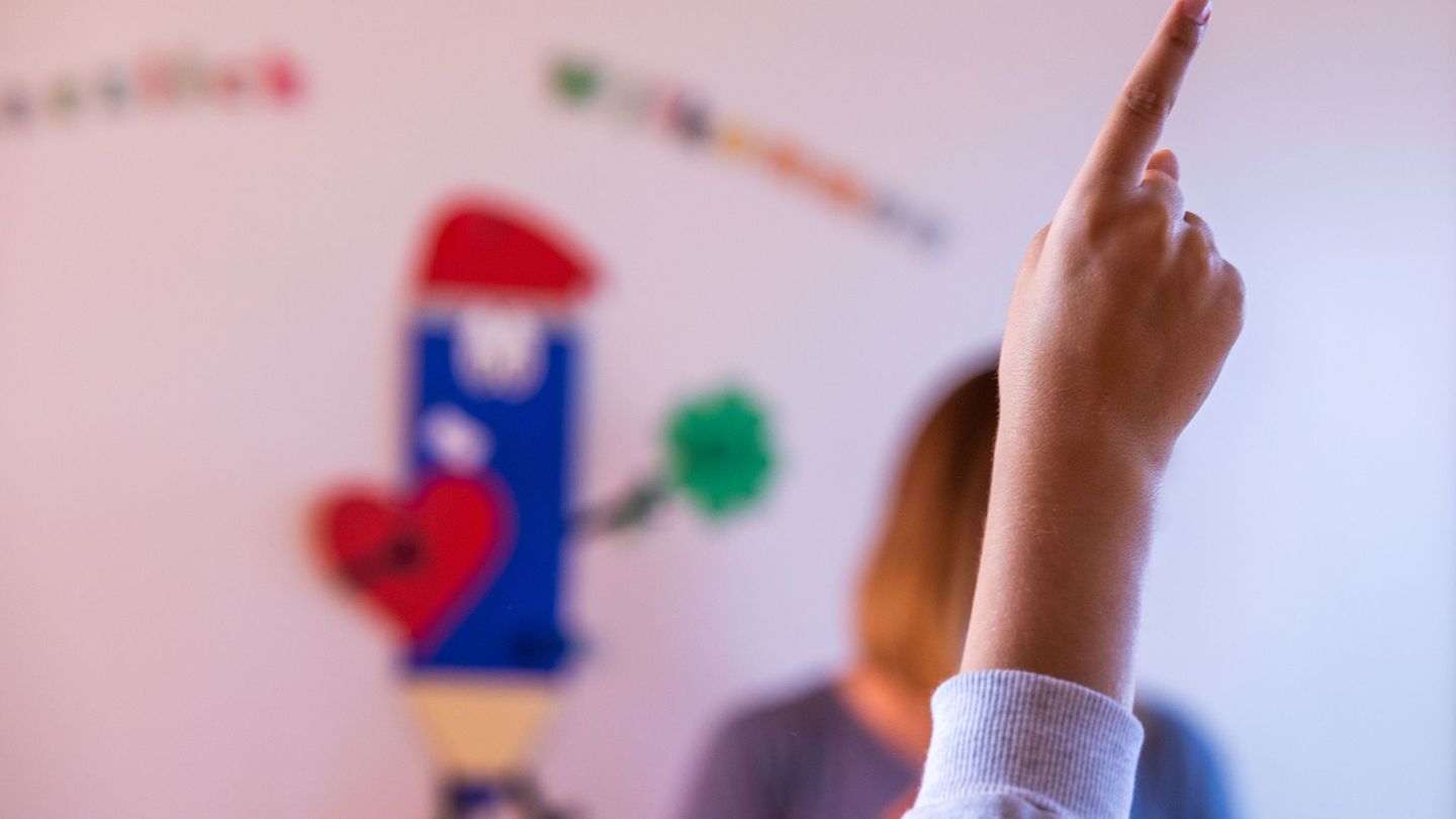 Schulen: GEW fordert für Lehrer weniger Unterricht bei Zusatzaufgaben