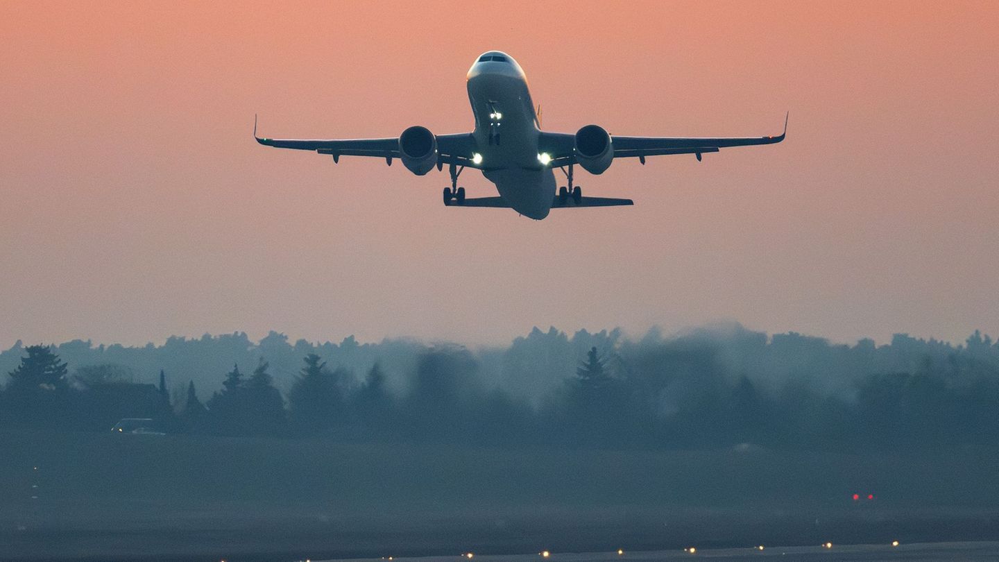 Flugverkehr: Aggressiver Passagier verursacht Zwischenlandung in Berlin
