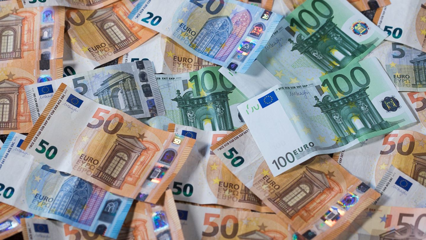 Bargeld und Aktien: Geldvermögen auf Rekordniveau – aber ungleich verteilt