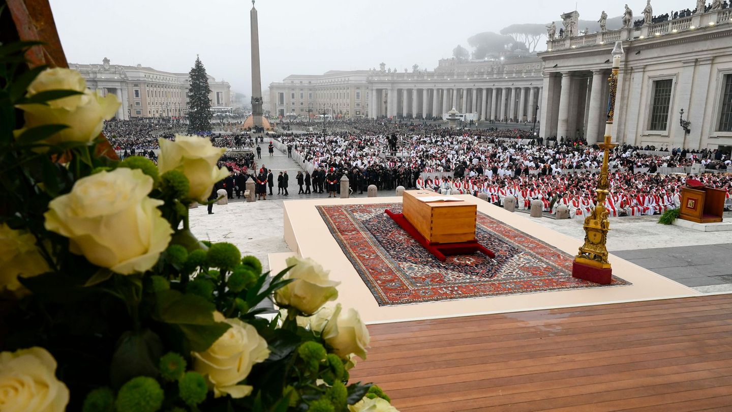 Promis und persönliches Leben: Tod von Papst oder Queen: Warum bewegt einen das eigentlich?