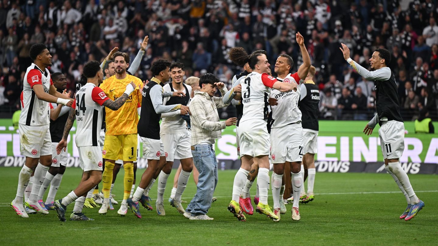 Fußball-Bundesliga: Eintracht sieht sich trotz Galavorstellung nicht am Ziel