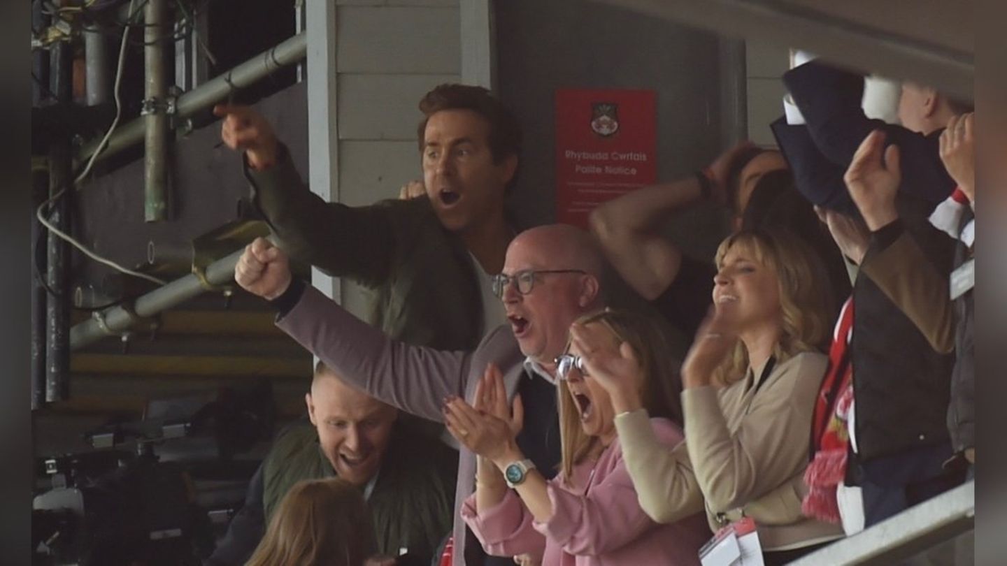 „Deadpool“- Star Ryan Reynolds: Er bejubelt dritten Aufstieg des AFC Wrexham