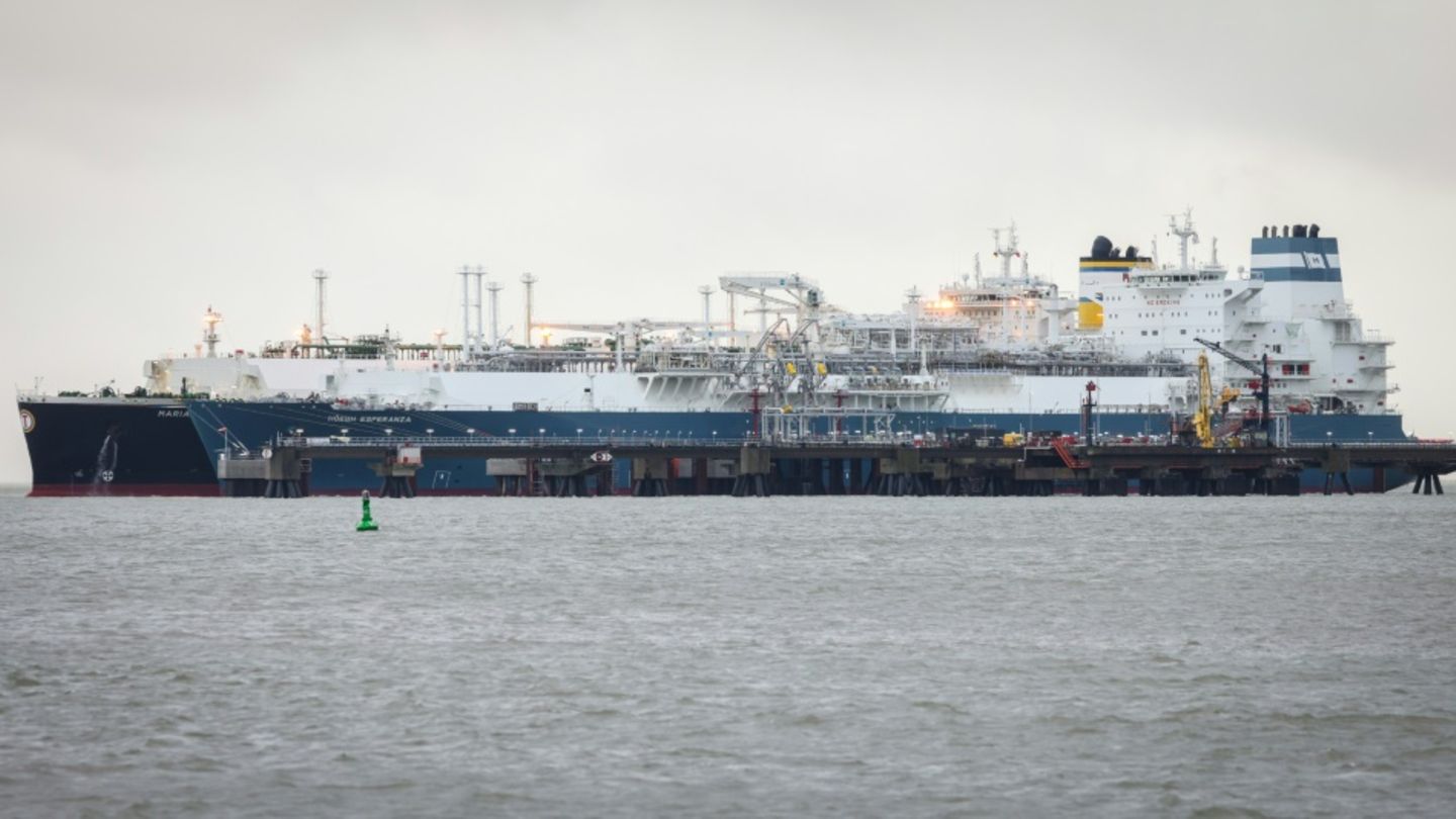 „Massive Überkapazität“: Umwelthilfe fordert Stilllegung von LNG-Schiff