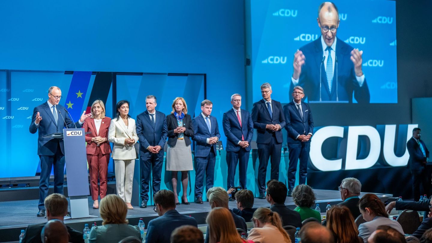 Regierungsbildung: Laumann kontert CDA-Kritik an Ministerriege