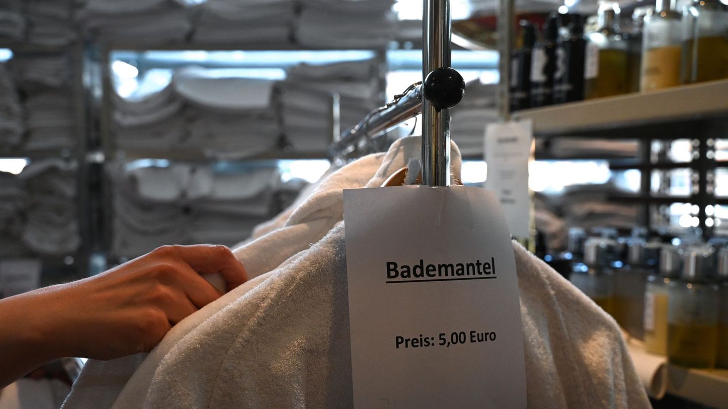 Hotel-Ausverkauf: Wo einst Gäste übernachteten, wird nun gestöbert