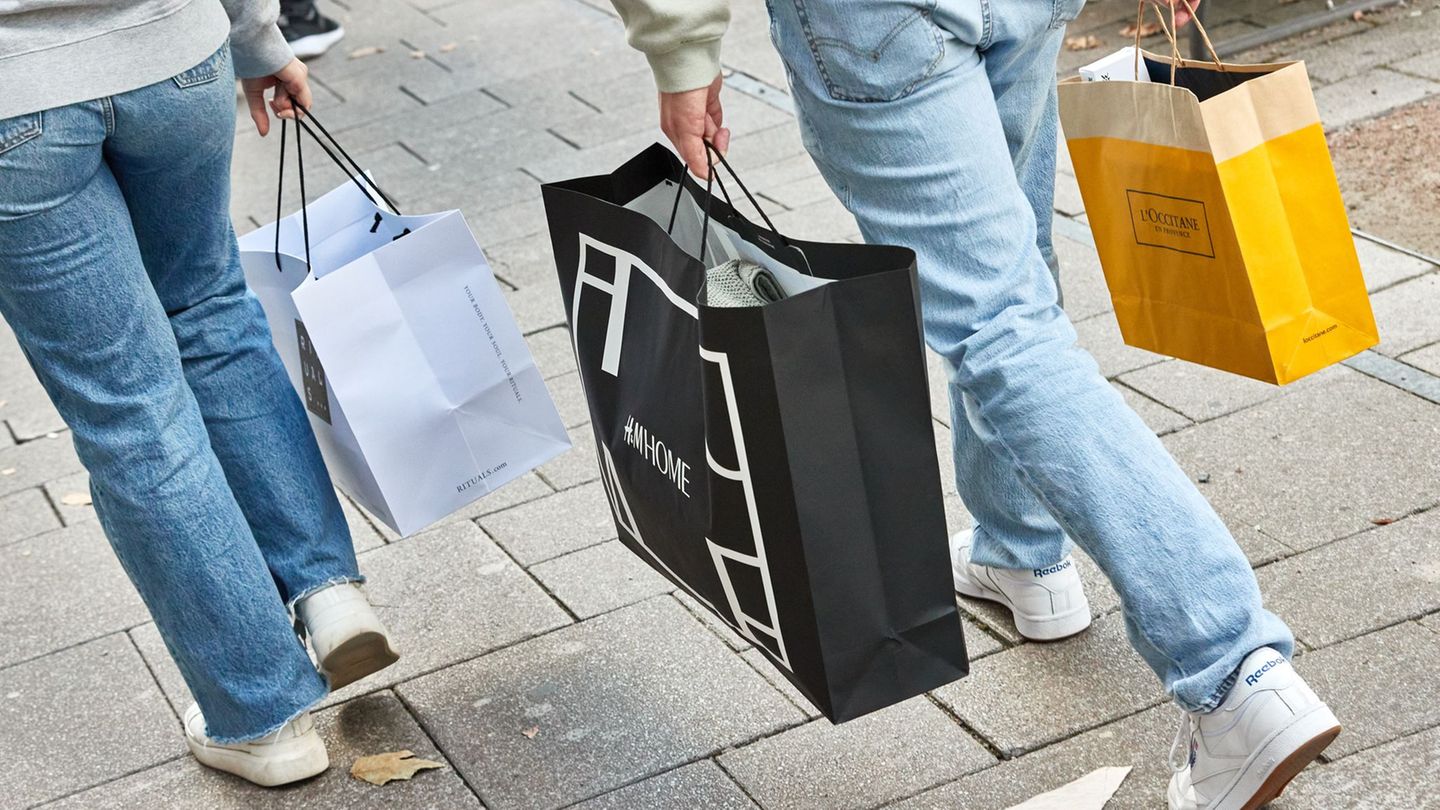 Sonntagseinkauf: Mit dem offenen Sonntag gehen Kommunen unterschiedlich um
