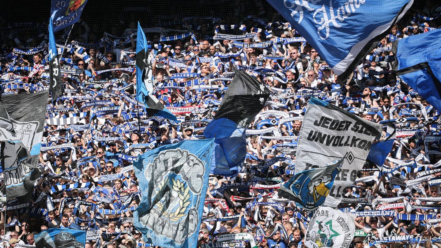 Fußball: Medien: Hamburg plant Aufstiegsfeier für beide HSV-Teams