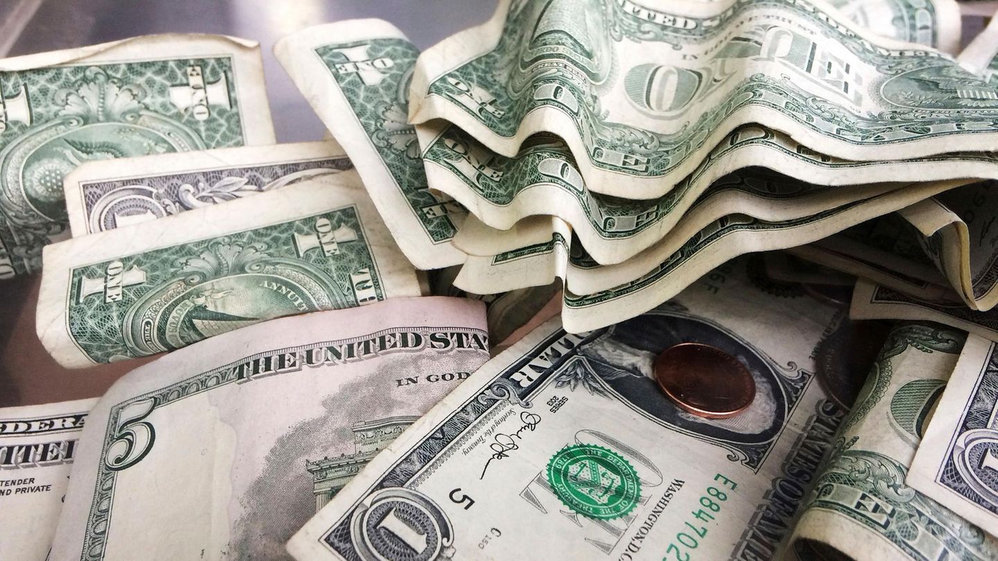 Dollar im freien Fall: Ist die Weltwährung in Gefahr?