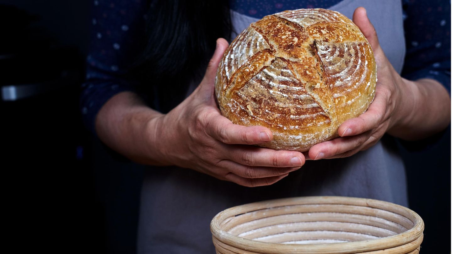 Backhilfe: Brot backen: Warum der Teig mit einem Gärkörbchen besser gelingt