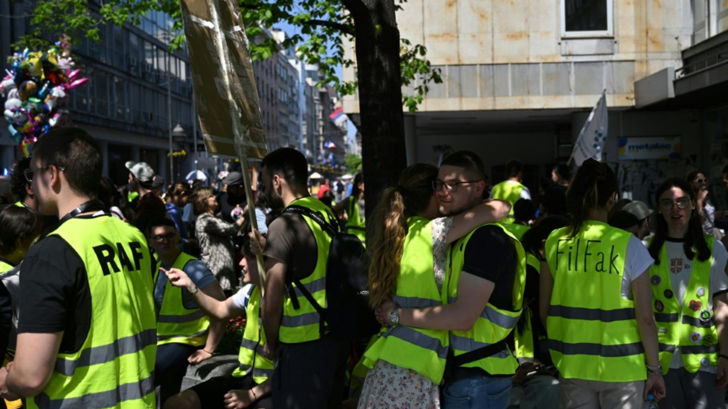 Serbien: Erste gemeinsame Großdemonstration von Studenten und Gewerkschaften