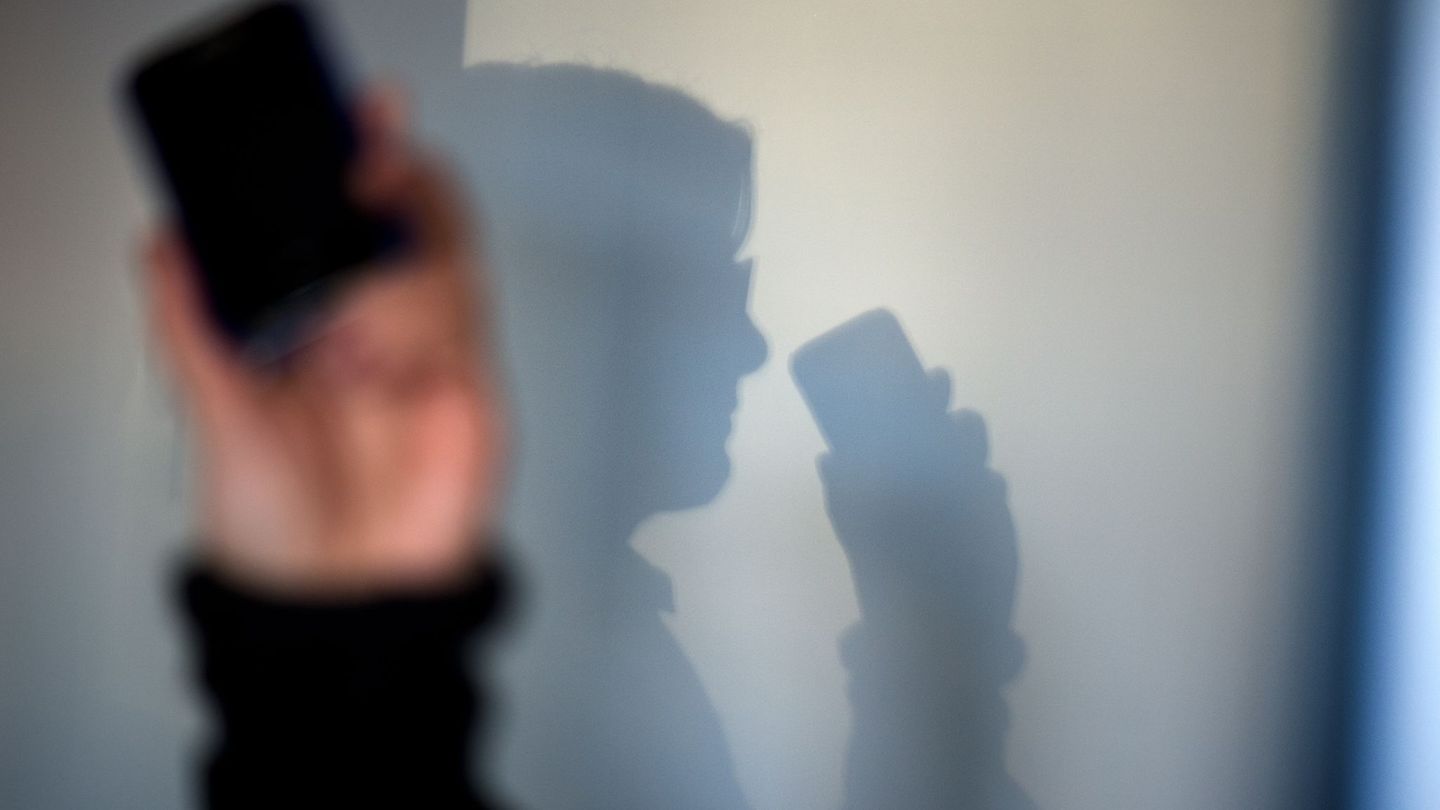 Telefonüberwachung: Wieder etwas weniger Handy-Überwachungen durch die Polizei