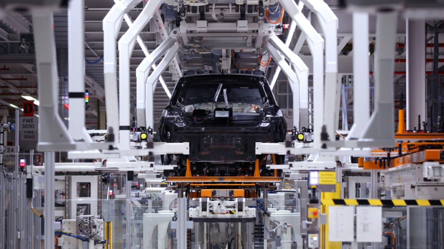 EU-Parlament beschließt Lockerung der CO2-Grenzwerte für Autobauer