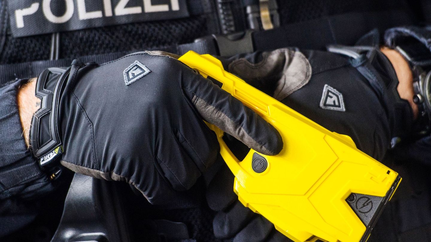 Polizeieinsatz: 67-Jähriger nach Elektroschock in Lebensgefahr