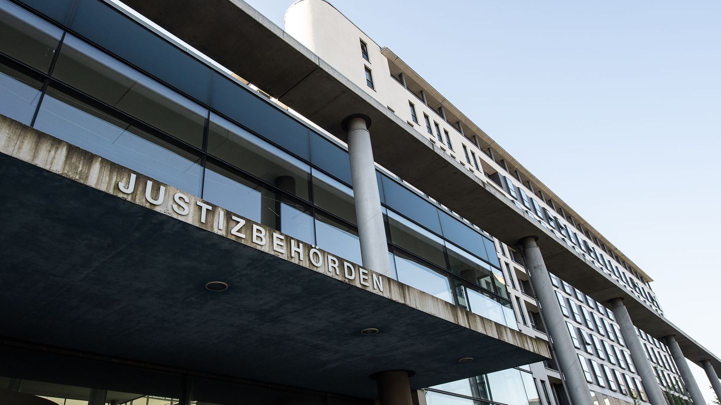 In Kassel: Mitbewohner mit Axt erschlagen? Mordprozess beginnt