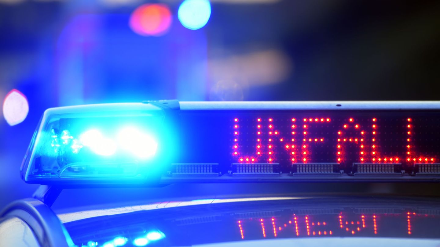 Unfälle: Transporter überschlägt sich auf A2