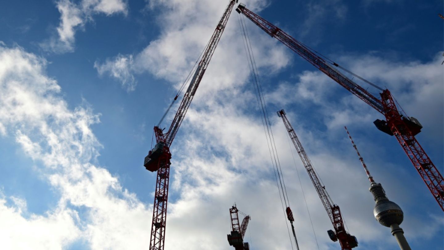 Hubertz verspricht beim Wohnungsbau „ambitioniertes Tempo“