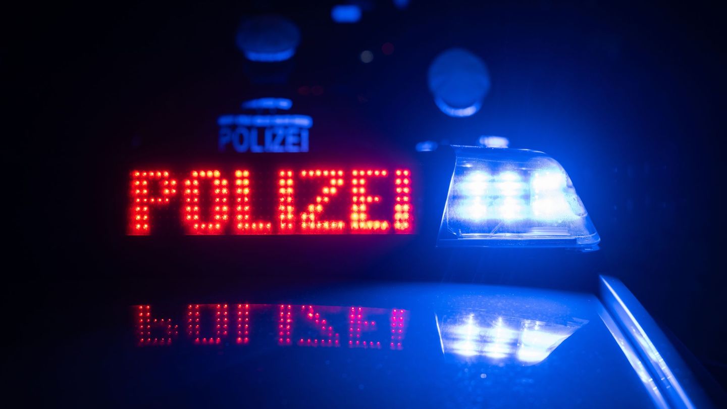 Unfall: Auto und Linienbus stoßen zusammen – zwölf Verletzte