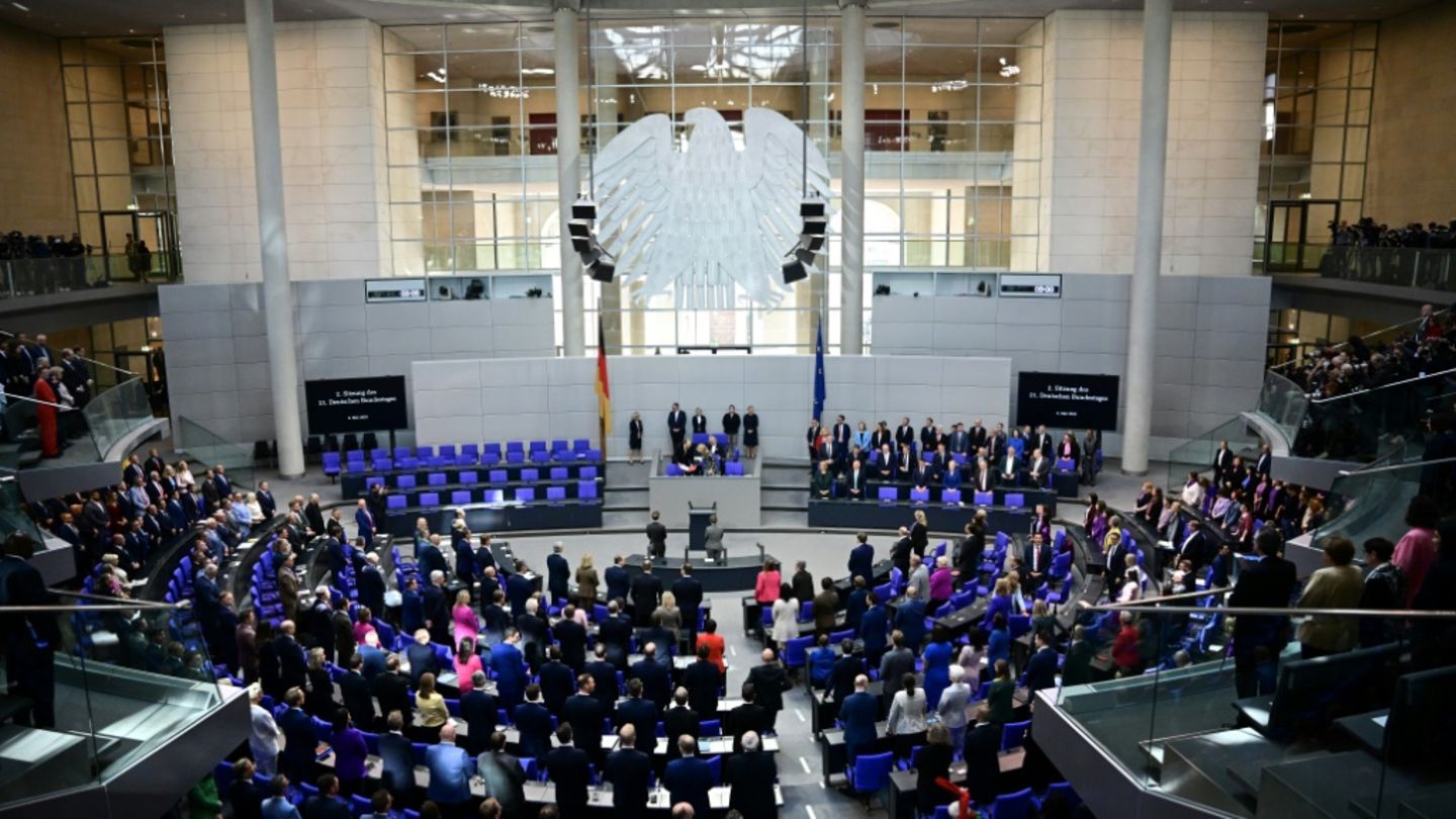 Weitere Minister stellen im Bundestag Programm vor – Ausschüsse werden vergeben