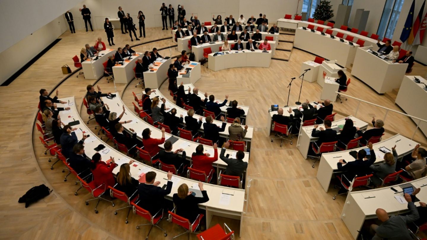 Parteiloser Politiker Wilke als Innenminister in Brandenburg vereidigt