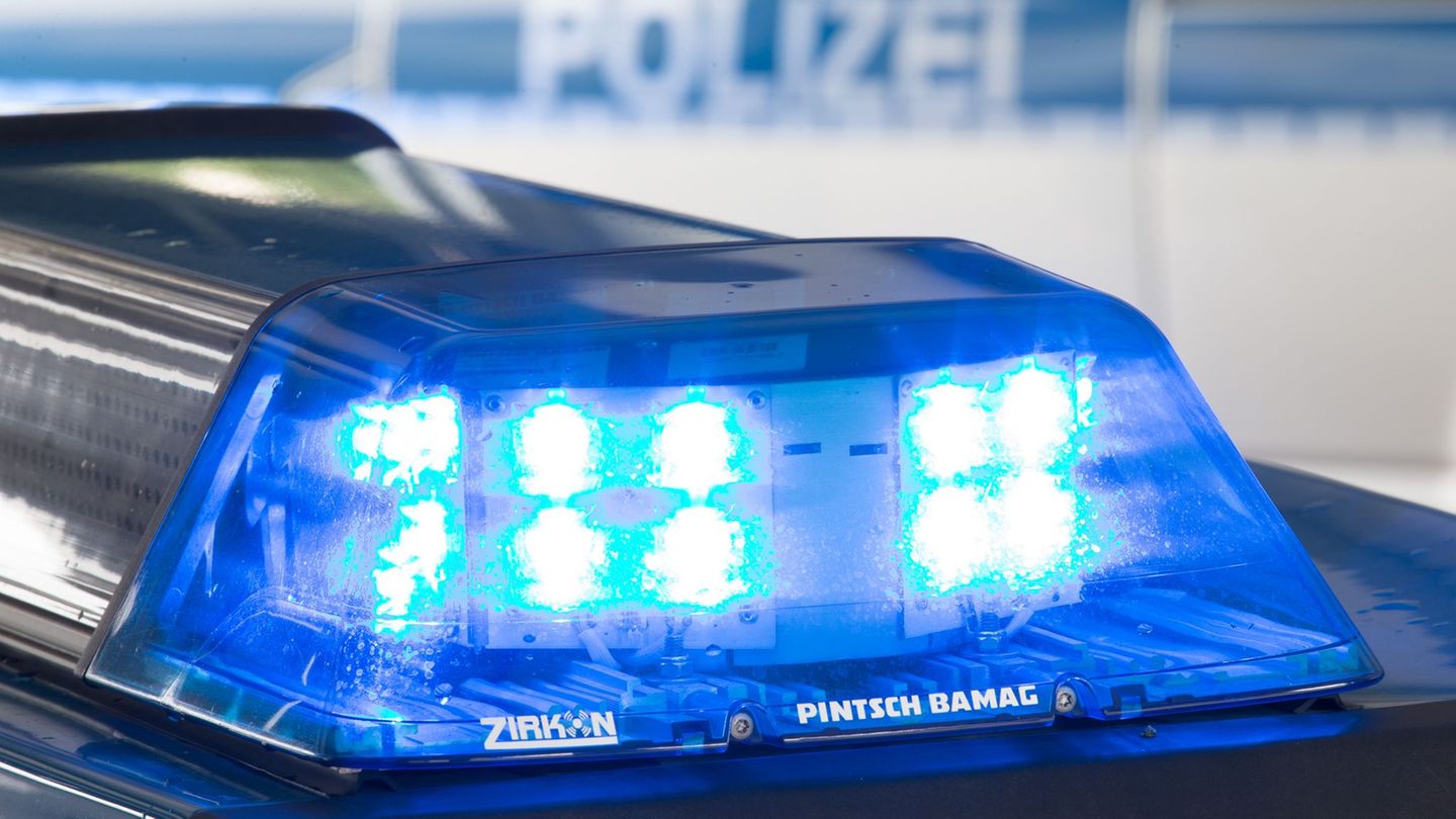 Unfälle: Fünf Fahrzeuge fahren auf Autobahn aufeinander
