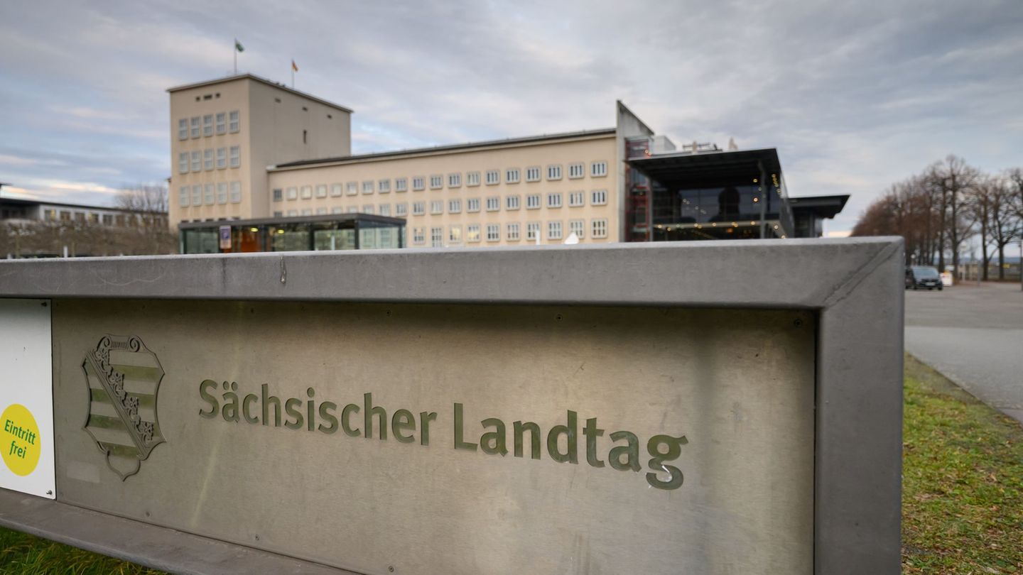 Finanzpolitik: Opposition macht mit Anträgen zum Haushalt Druck