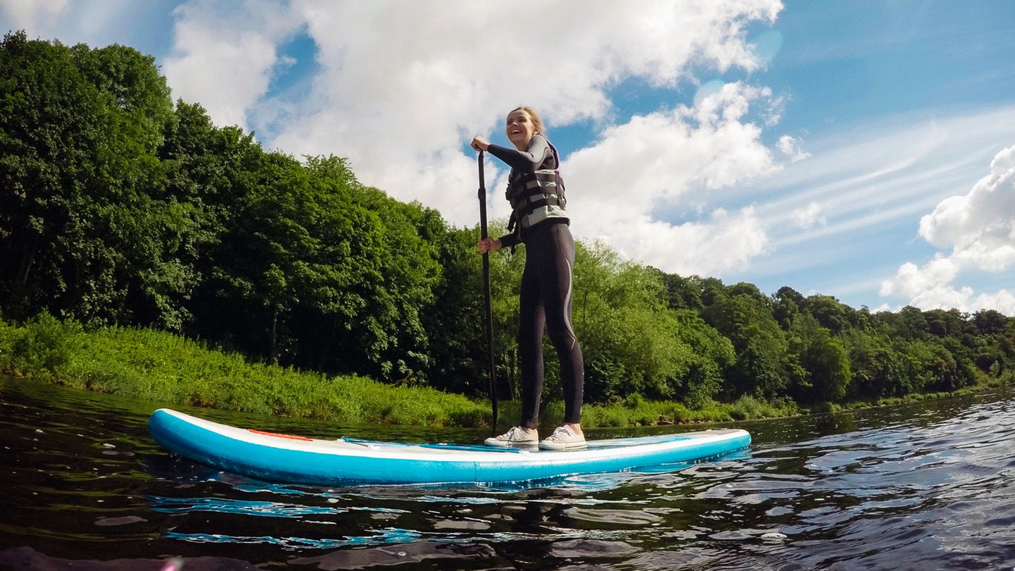 Freizeitsport: Stand Up Paddling: Tipps vom Experten rund um Boards, Kleidung und Zubehör