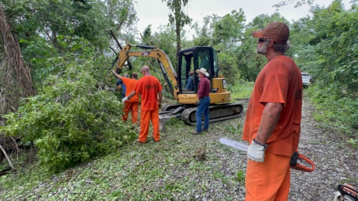 Stürme in den USA: Häftlinge retten Frau und ihre drei Kinder nach Tornado