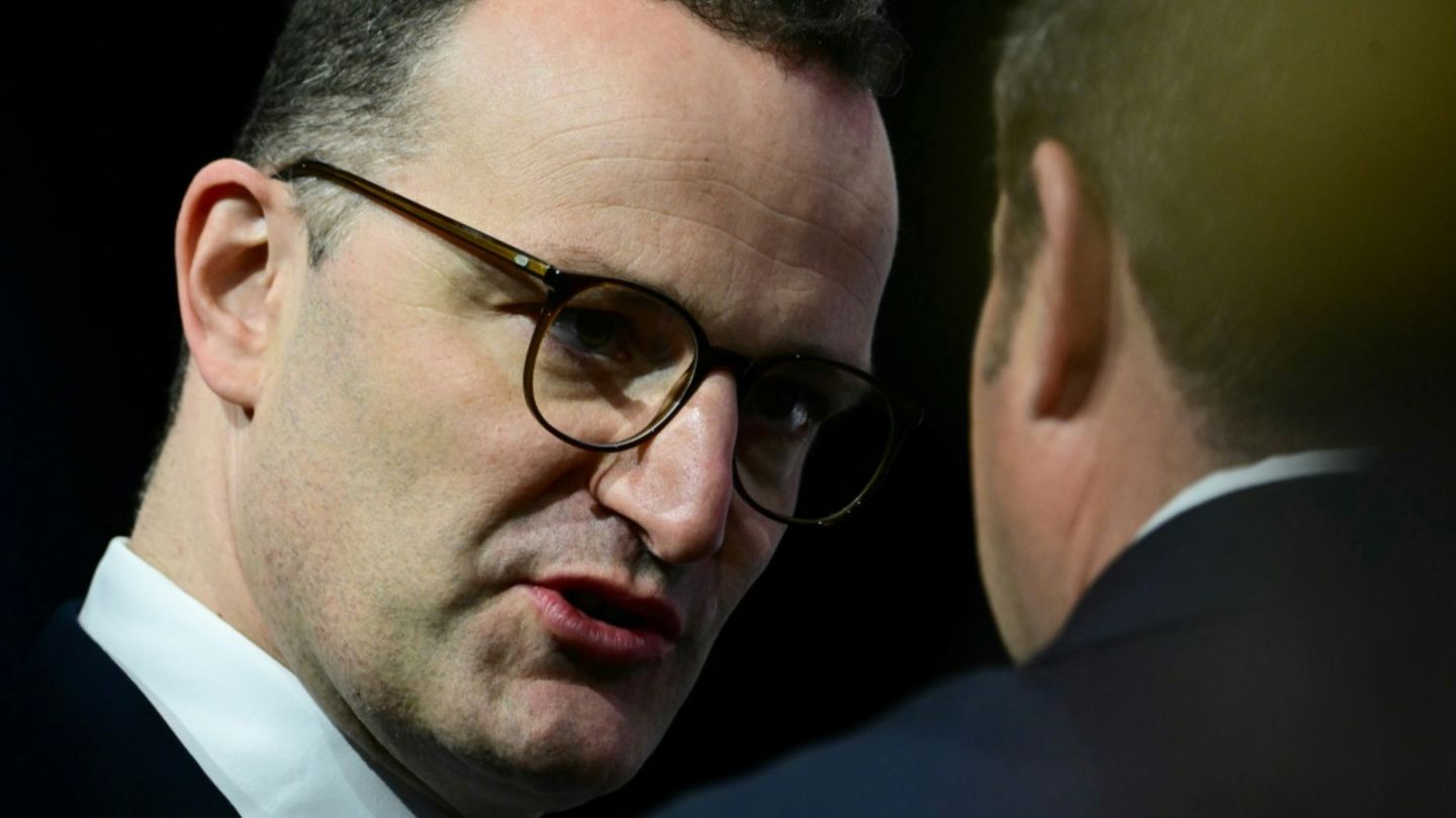 Medien: Interner Bericht belastet Spahn bei Vorwürfen wegen Maskenbeschaffung