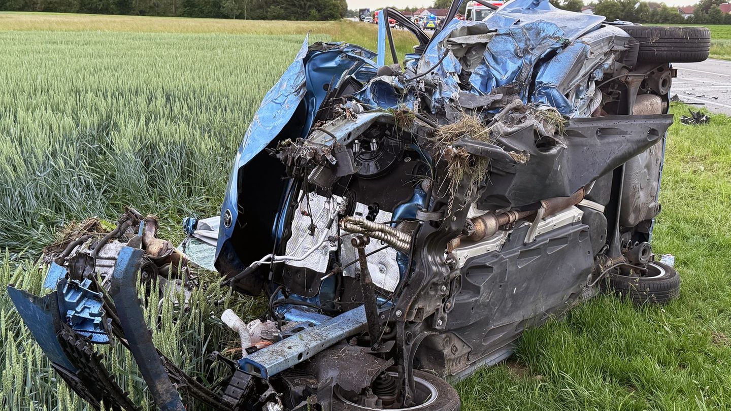 Auf Bundesstraße: Überholvorgang von Autofahrer endet für Autofahrerin tödlich