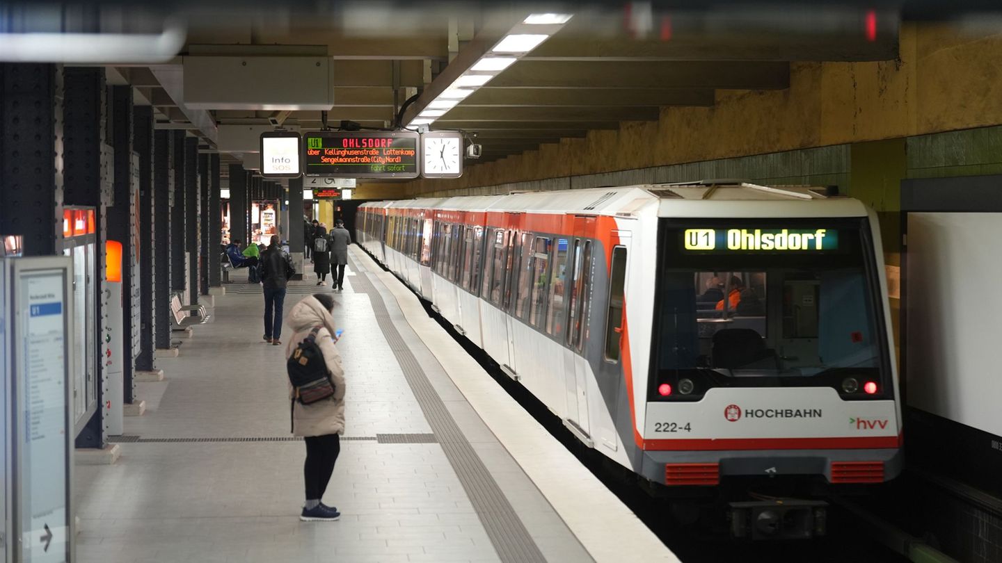 U-Bahn gesperrt: Brennende Lok legt U-Bahnlinie 1 in Hamburg lahm