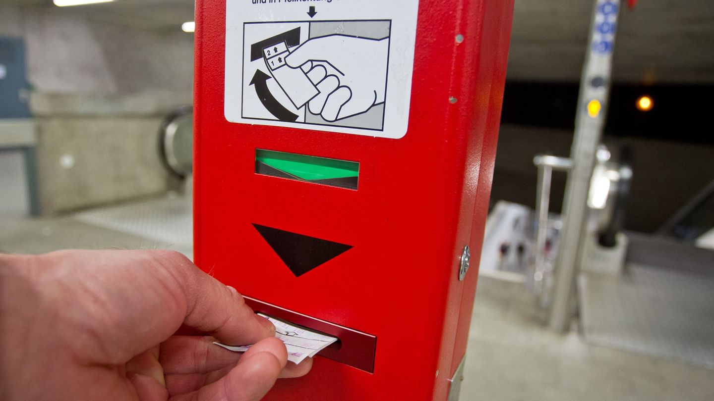 Kein Stempeln mehr: Ende der Entwerter – Erster NRW-Verkehrsbund baut Geräte ab