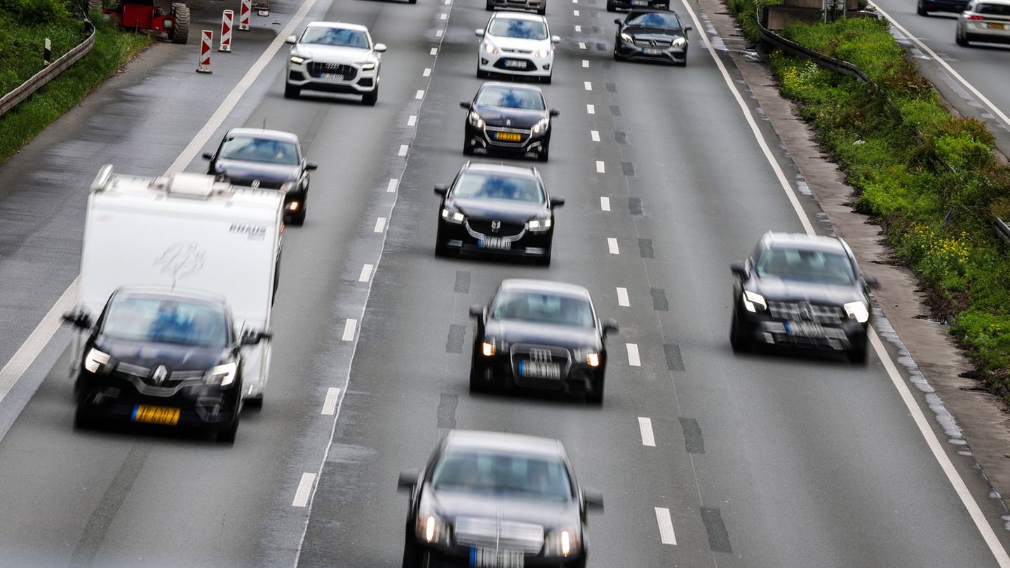 Stau auf den Autobahnen: Pfingstsamstag in NRW – Verkehr verläuft bislang ruhig