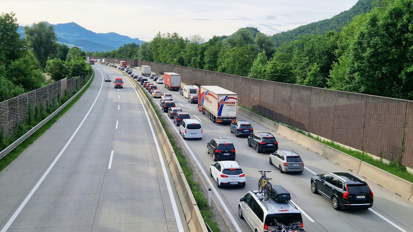 Urlaubsverkehr: 45 Kilometer Pfingst-Stau auf Österreichs Tauernautobahn