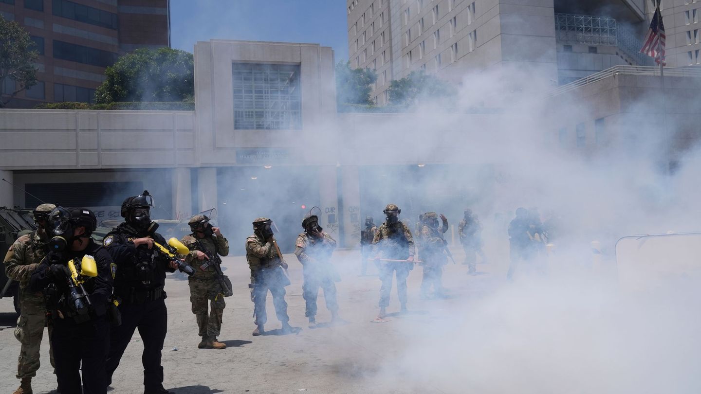 Proteste gegen Abschiebungen: Soldaten in Los Angeles gehen gegen Demonstranten vor