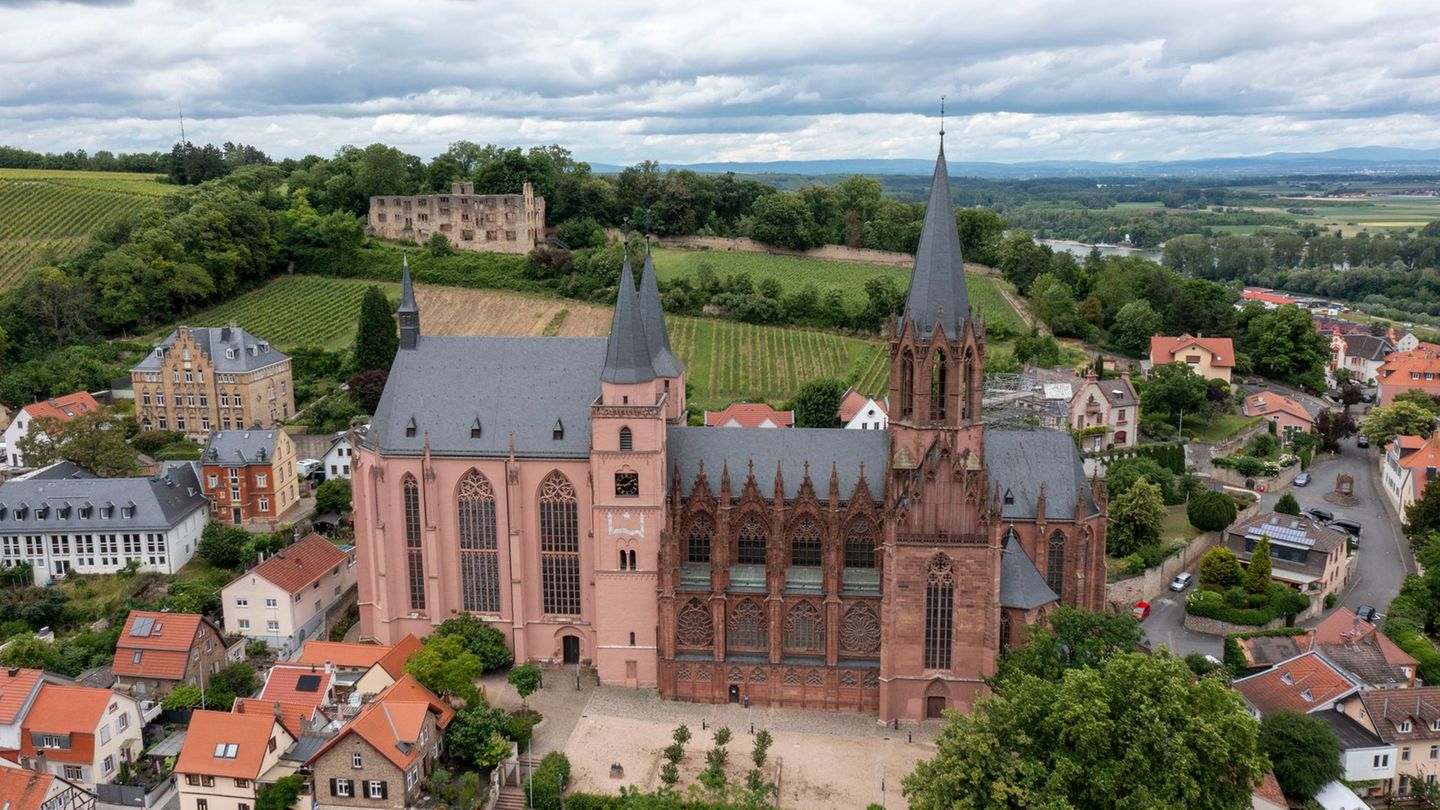 Baukunst: Besondere Kirche über dem Rhein feiert Geburtstag