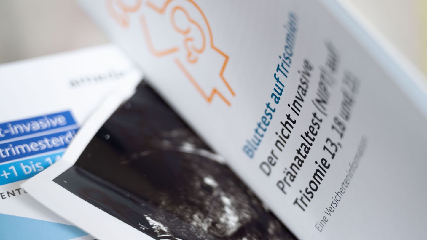 Gesundheit: Krankenkasse: Schwangere testen häufiger auf Gendefekte