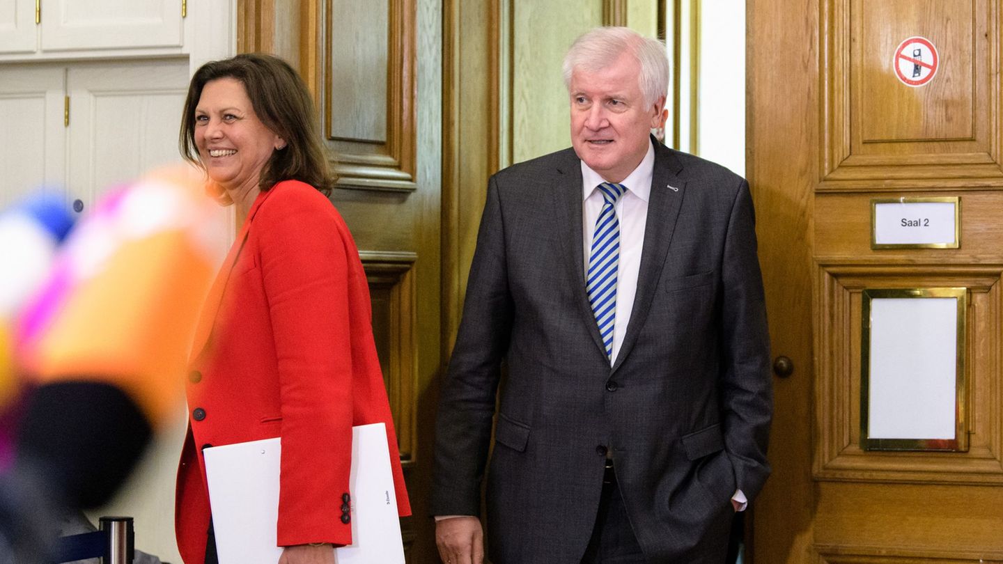„Ilse an der ersten Stelle“: Seehofer: Zeit reif für eine Bundespräsidentin