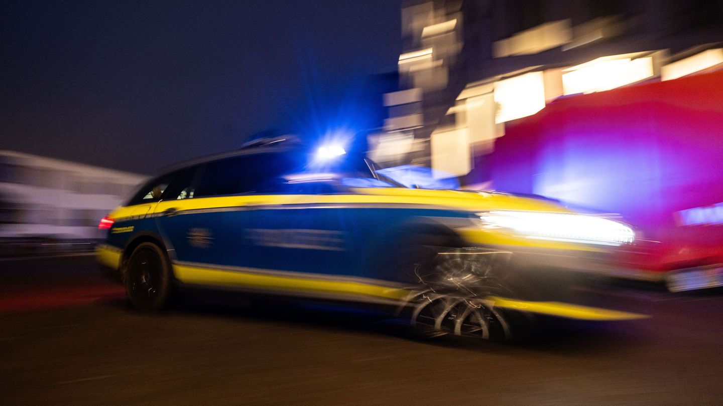 Verkehr: Verfolgungsfahrt: Autofahrer flieht vor Polizeikontrolle