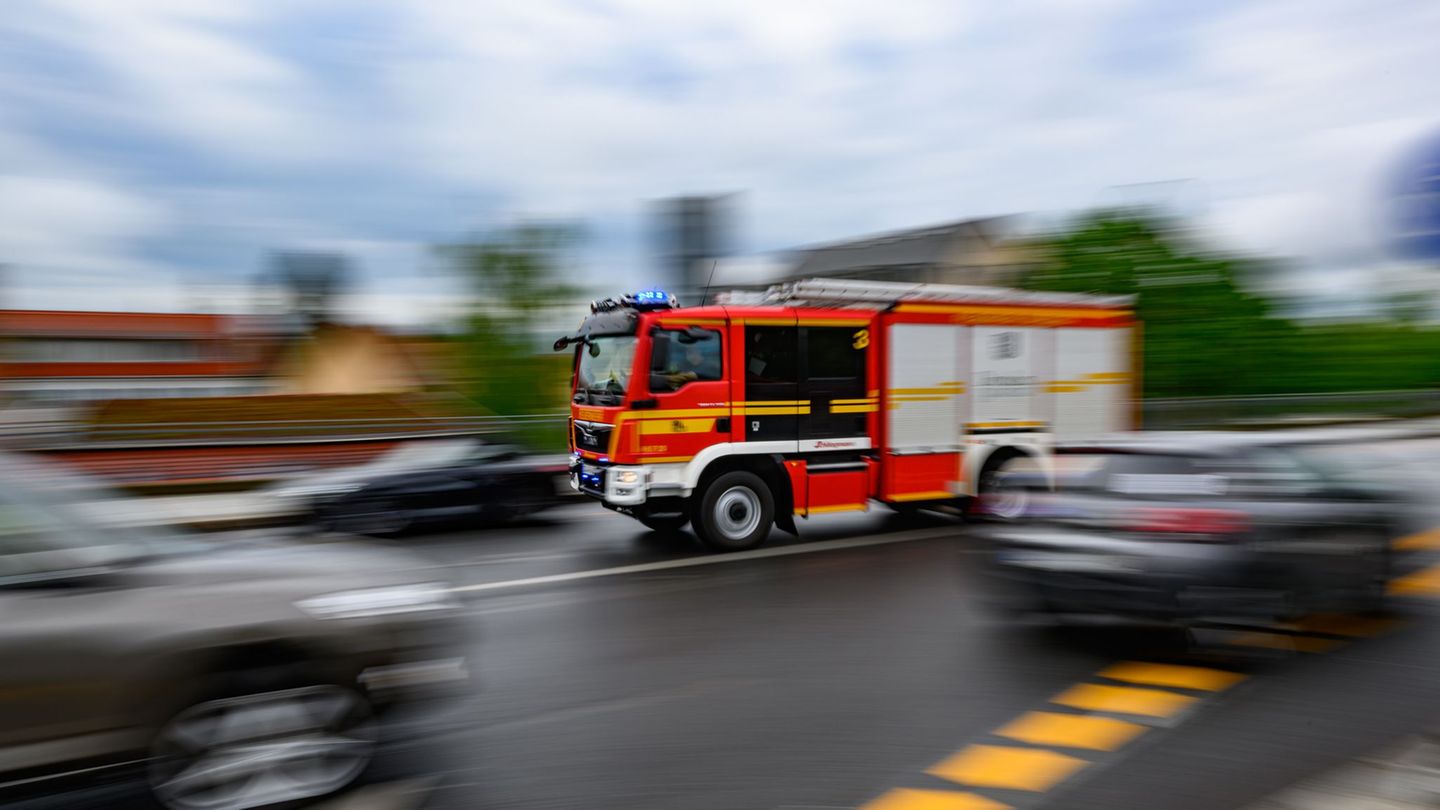 Blaulicht: Sturm fordert Dresdner Feuerwehr – Rettung an Frauenkirche