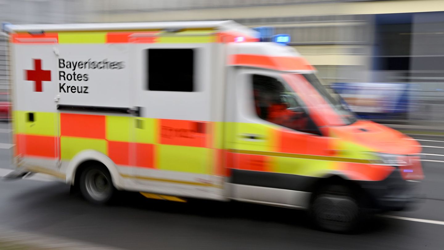 Auf Junggesellenabschied: Zehn Verletzte bei Unfall mit Bier-Bike