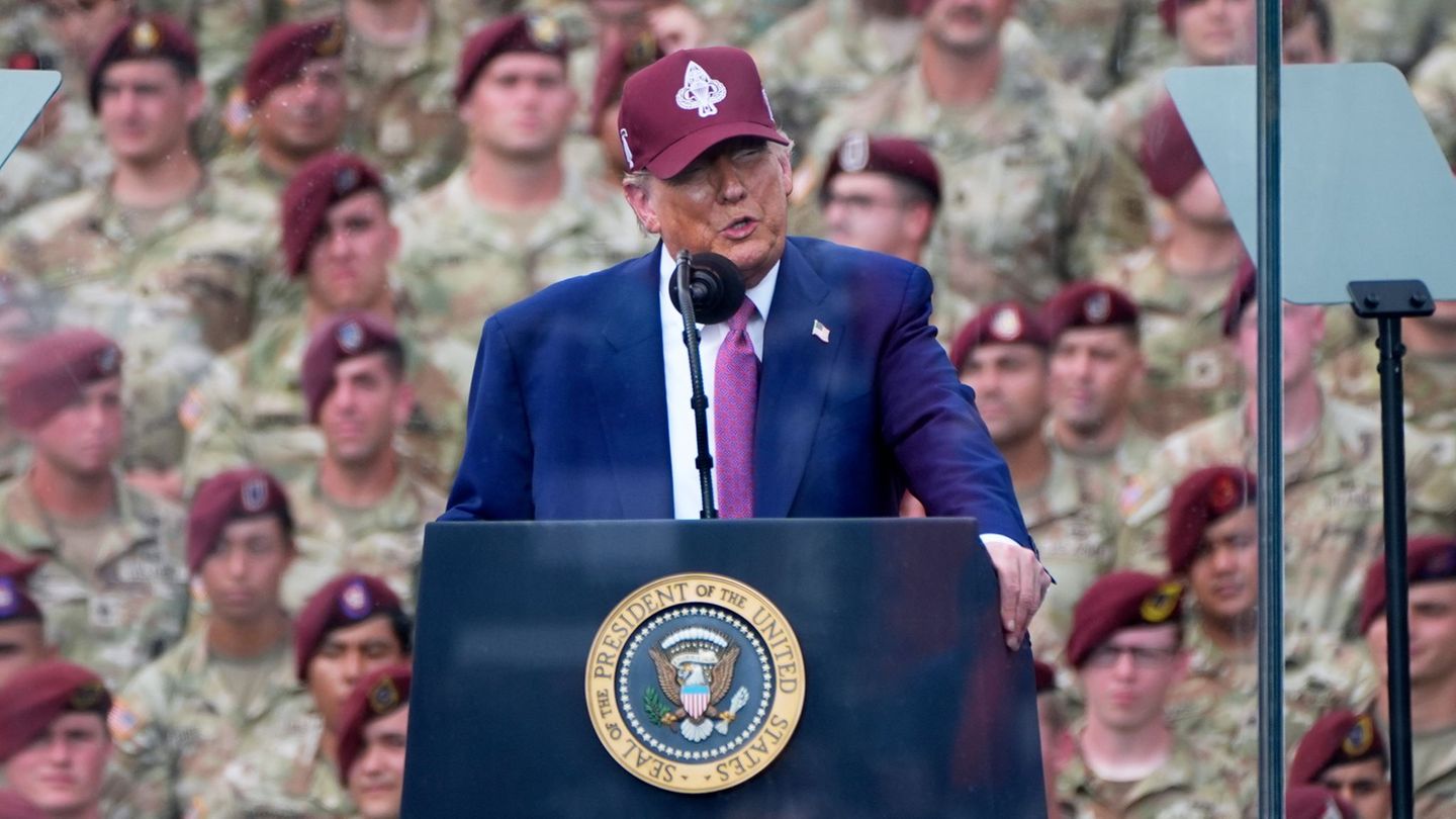 Verteidigung: „Sie zerstören dich“: Trump beschwört Stärke des US-Militärs