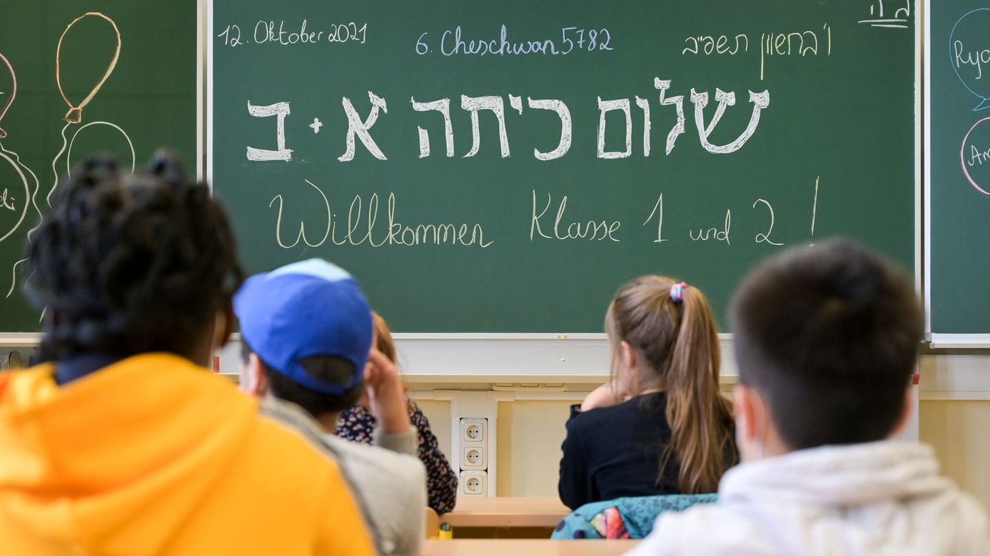 Landesweites Angebot: Sieben Schüler im jüdischen Religionsunterricht