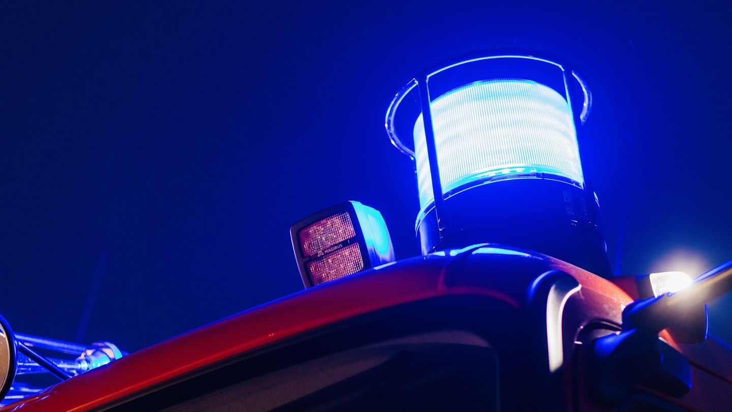 Feuerwehreinsatz in Billstedt: Rauch quillt aus Mehrfamilienhaus