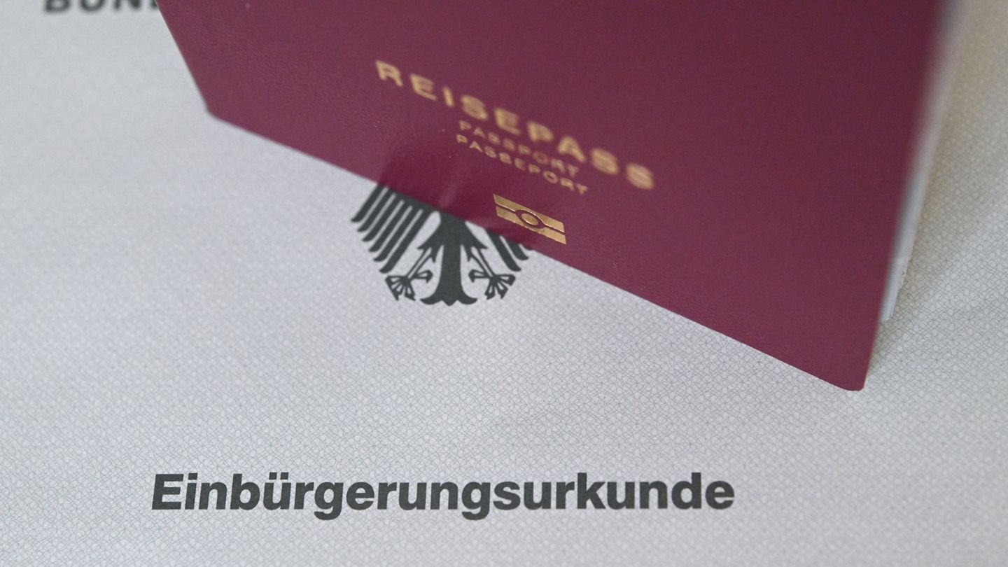 Migration: So viele Einbürgerungen in Berlin und Brandenburg wie nie