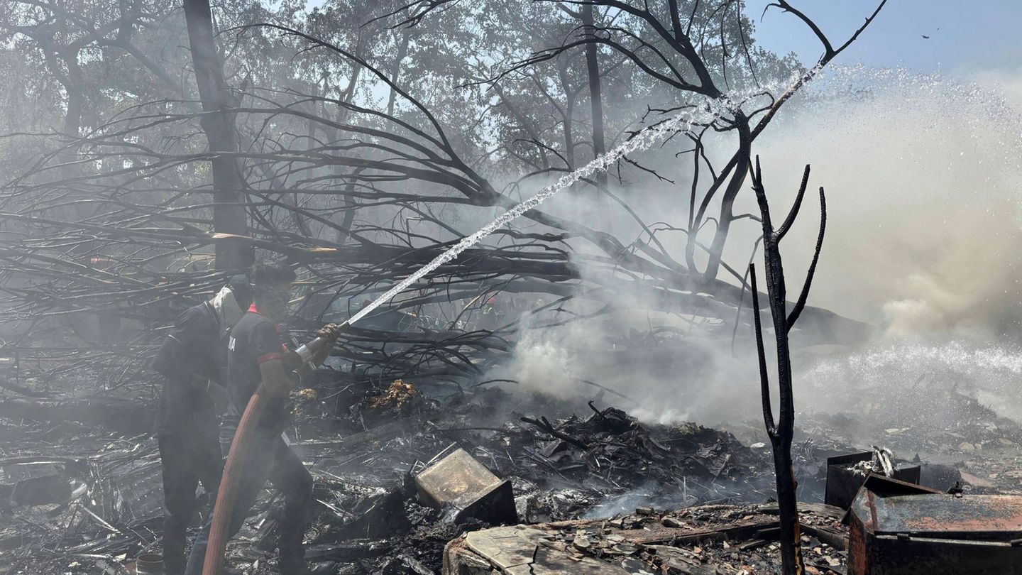 Notfall: Minister: Viele Tote bei Flugzeugkatastrophe in Indien