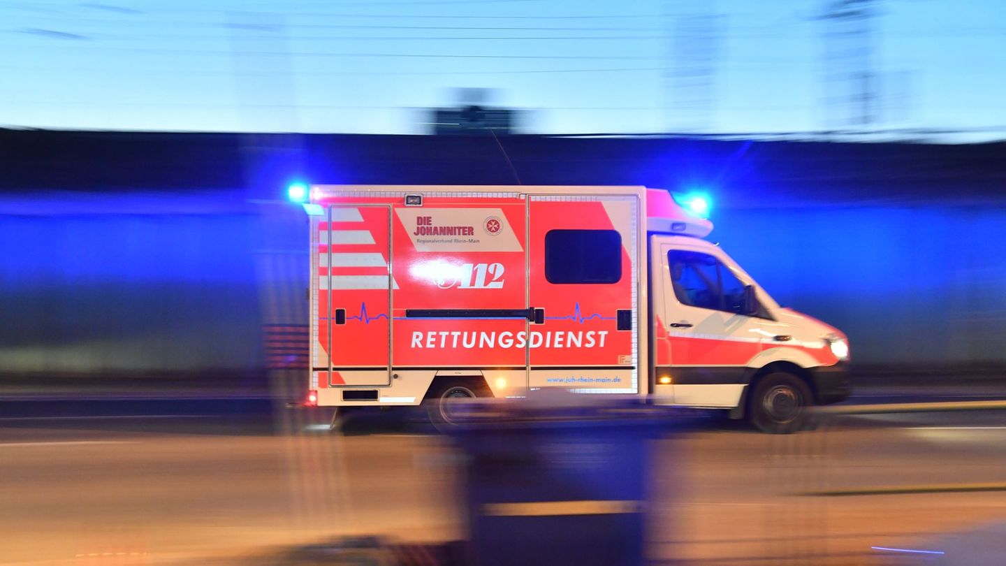 Landkreis Hildburghausen: Auto fährt Radfahrer an – lebensbedrohlich verletzt
